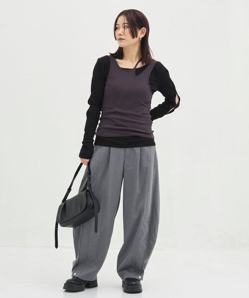 UNITED TOKYO（ユナイテッドトウキョウ）の「【残りわずか！】バレルレッグパンツ｜ウォッシャブル/防シワ/ストレッチ/吸水速乾/防菌消臭/UVカット/バレルパンツ/冬服（スラックス・レディース・グレー/ブラック・1/2）」の5枚目の写真