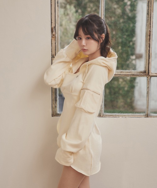 M DOLLY(エムドリー)の「*M DOLLY original* sweat hoodie stella mini dress/スウェットフーディステラミニドレス(ワンピース・レディース・アイボリー/ブラック・FREE)」の6枚目の写真