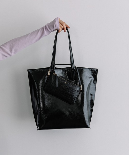 Beau're(ヴュレ)の「BEAURE シワエナメル A4 トート Bag(トートバッグ・レディース・ベージュ/ブラウン/ブラック・FREE)」の2枚目の写真