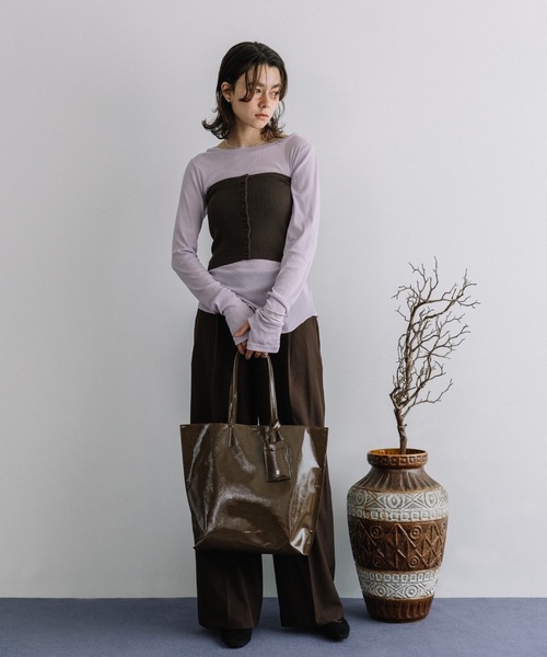 Beau're(ヴュレ)の「BEAURE シワエナメル A4 トート Bag(トートバッグ・レディース・ベージュ/ブラウン/ブラック・FREE)」の4枚目の写真