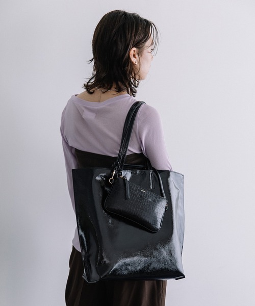 Beau're(ヴュレ)の「BEAURE シワエナメル A4 トート Bag(トートバッグ・レディース・ベージュ/ブラウン/ブラック・FREE)」の14枚目の写真