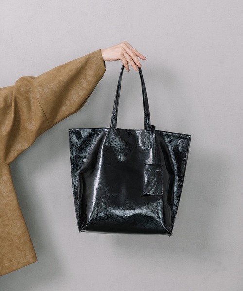 Beau're(ヴュレ)の「BEAURE シワエナメル A4 トート Bag(トートバッグ・レディース・ベージュ/ブラウン/ブラック・FREE)」の15枚目の写真