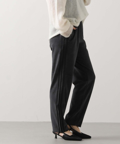 adidasベロアパンツ