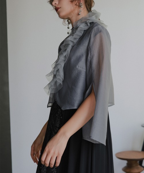 Callarus(カラルス)の「<単品>取り外しチュールフリルデザインシアーボイル袖スリット2WAYボレロジャケット〔Callarus〕(ノーカラージャケット・レディース・グレー/ブラック・L/LL/3L/M/S)」の13枚目の写真