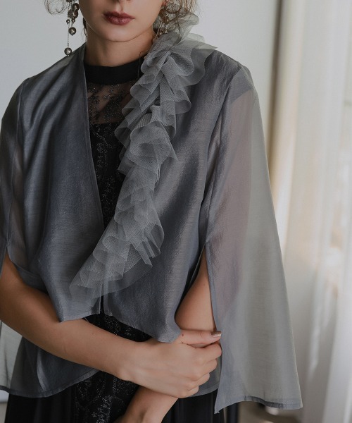 Callarus(カラルス)の「<単品>取り外しチュールフリルデザインシアーボイル袖スリット2WAYボレロジャケット〔Callarus〕(ノーカラージャケット・レディース・グレー/ブラック・L/LL/3L/M/S)」の18枚目の写真