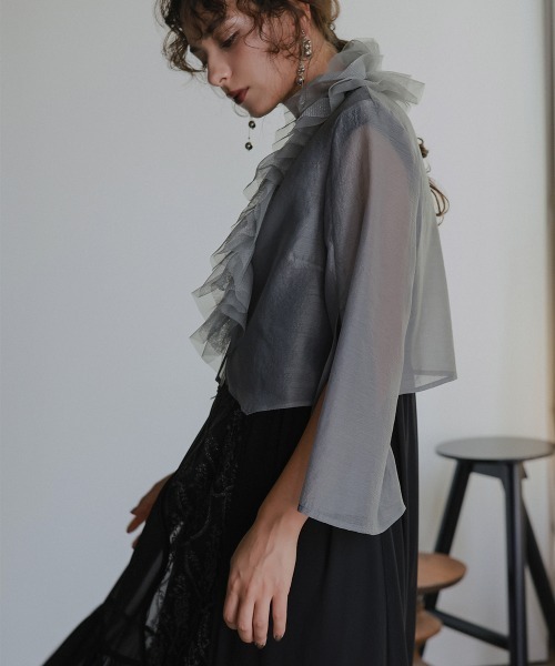 Callarus(カラルス)の「<単品>取り外しチュールフリルデザインシアーボイル袖スリット2WAYボレロジャケット〔Callarus〕(ノーカラージャケット・レディース・グレー/ブラック・L/LL/3L/M/S)」の19枚目の写真