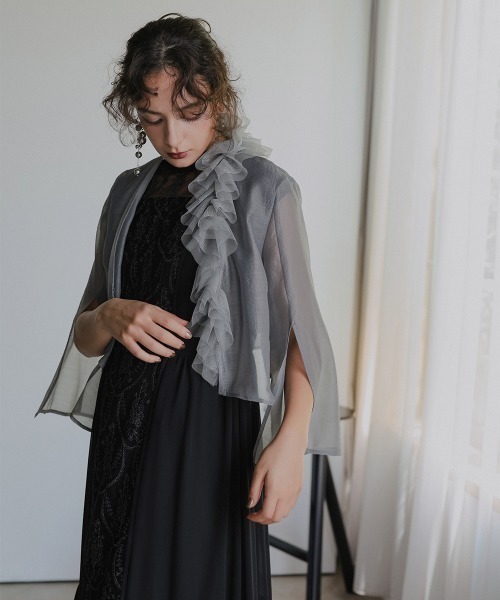 Callarus(カラルス)の「<単品>取り外しチュールフリルデザインシアーボイル袖スリット2WAYボレロジャケット〔Callarus〕(ノーカラージャケット・レディース・グレー/ブラック・L/LL/3L/M/S)」の22枚目の写真