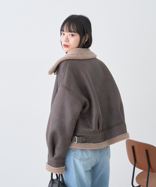 earth music&ecology（アースミュージックアンドエコロジー）の「【2025AW】フェイクムートンジャケット（ムートンコート・レディース・ブラウン/ベージュ・FREE）」の7枚目の写真