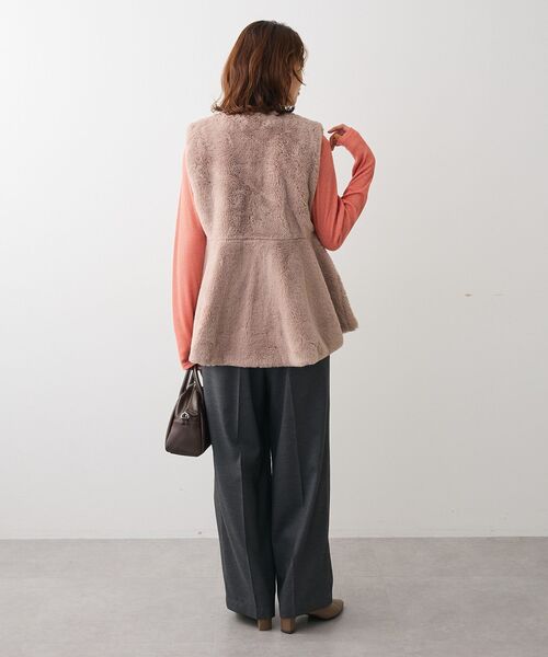 ELENCARE DUE（エレンカーレデュエ）の「・ELENCARE DUE ペプラムフェイクファーベスト（ベスト・レディース・チャコールグレー/アイボリー/モカ・FREE）」の7枚目の写真