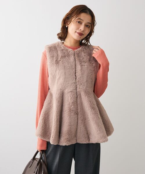 ELENCARE DUE（エレンカーレデュエ）の「・ELENCARE DUE ペプラムフェイクファーベスト（ベスト・レディース・チャコールグレー/アイボリー/モカ・FREE）」の8枚目の写真