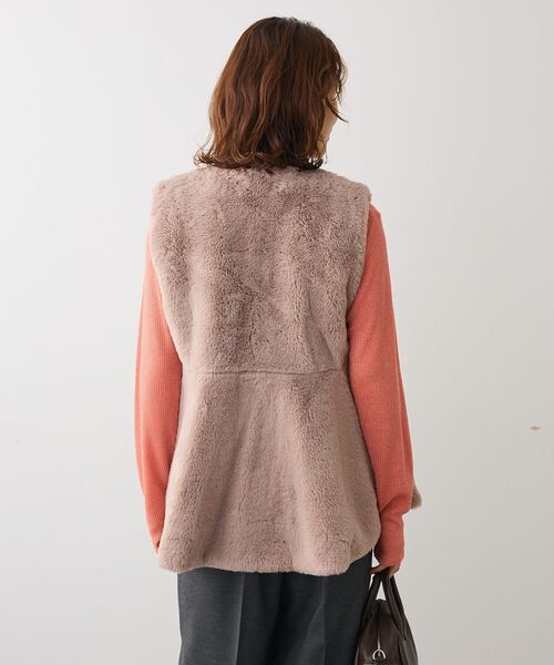 ELENCARE DUE（エレンカーレデュエ）の「・ELENCARE DUE ペプラムフェイクファーベスト（ベスト・レディース・チャコールグレー/アイボリー/モカ・FREE）」の11枚目の写真