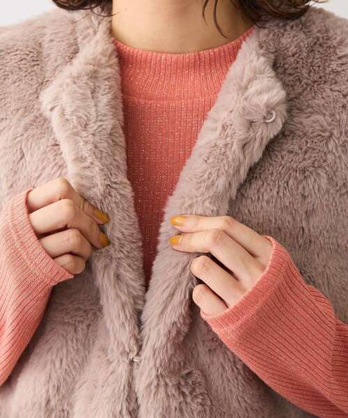 ELENCARE DUE（エレンカーレデュエ）の「・ELENCARE DUE ペプラムフェイクファーベスト（ベスト・レディース・チャコールグレー/アイボリー/モカ・FREE）」の13枚目の写真