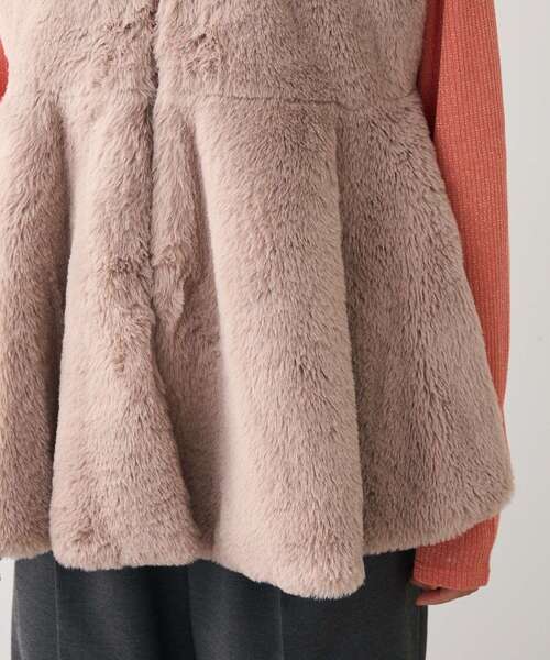 ELENCARE DUE（エレンカーレデュエ）の「・ELENCARE DUE ペプラムフェイクファーベスト（ベスト・レディース・チャコールグレー/アイボリー/モカ・FREE）」の15枚目の写真