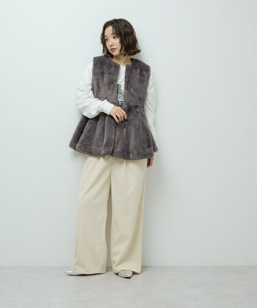 ELENCARE DUE（エレンカーレデュエ）の「・ELENCARE DUE ペプラムフェイクファーベスト（ベスト・レディース・チャコールグレー/アイボリー/モカ・FREE）」の16枚目の写真