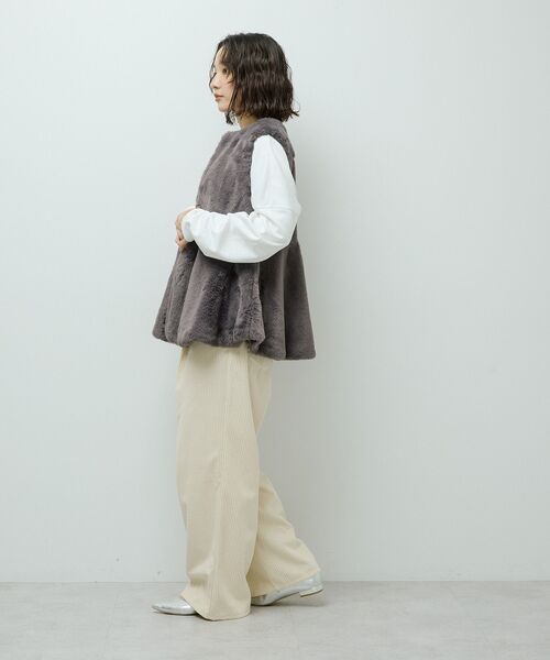 ELENCARE DUE（エレンカーレデュエ）の「・ELENCARE DUE ペプラムフェイクファーベスト（ベスト・レディース・チャコールグレー/アイボリー/モカ・FREE）」の17枚目の写真