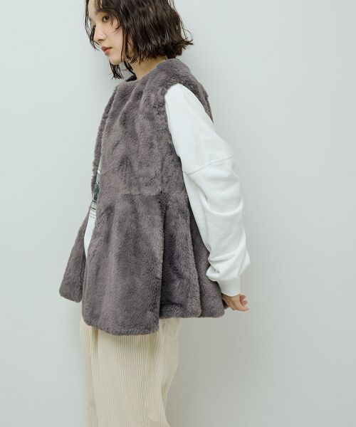 ELENCARE DUE（エレンカーレデュエ）の「・ELENCARE DUE ペプラムフェイクファーベスト（ベスト・レディース・チャコールグレー/アイボリー/モカ・FREE）」の20枚目の写真