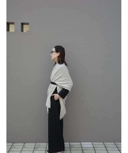 ESTNATION（エストネーション）の「ESTNATION / カシミヤ トライアングルストール（ストール/ショール・レディース・スカイブルー/オリーブ/チャコールグレー/ベージュ・FREE）」の11枚目の写真