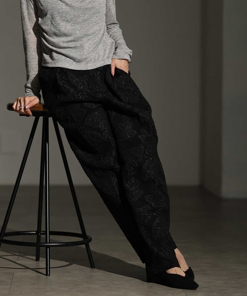 Sawa a la mode(サワアラモード)の「リーフジャガードテーパードパンツ(その他パンツ・レディース・ブラウン/グリーン/ブラック・FREE)」の1枚目の写真