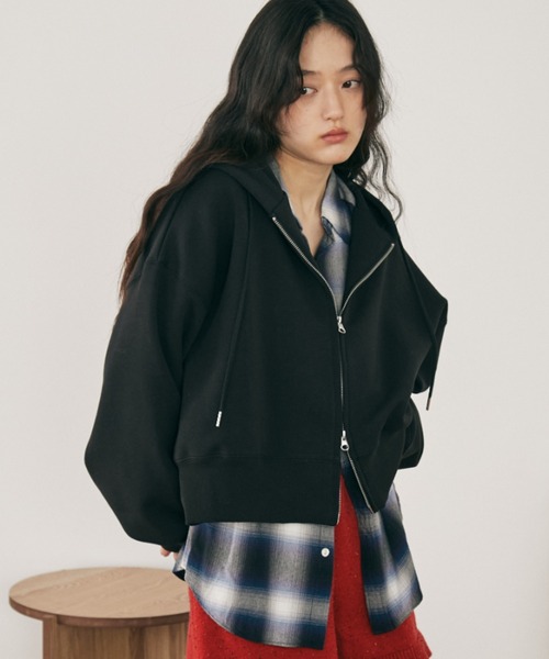 MERLOT（メルロー）の「ダブルジップクロップドフーディー（パーカー・レディース・グレー/ブラック・FREE）」の2枚目の写真