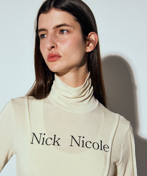 NICK&NICOLE(ニックアンドニコール)の「NICOLE PINTUCK LINE TURTLENECK TOP_LIGHT BEIGE(Tシャツ/カットソー・レディース・その他・FREE)」の2枚目の写真