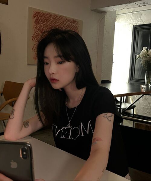 MUCENT（ムセント）の「レタリング半袖Tシャツ（2カラー）（Tシャツ/カットソー・レディース・ホワイト/ブラック・WOMENS）」の16枚目の写真