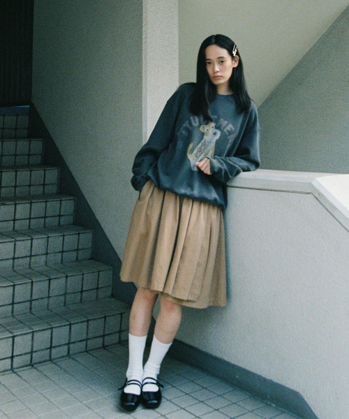 TTUDEMENT(トュードメント)の「ENGLISH DOG GRAPHIC SWEATSHIRT_CHARCOAL(スウェット・レディース・その他・FREE)」の3枚目の写真