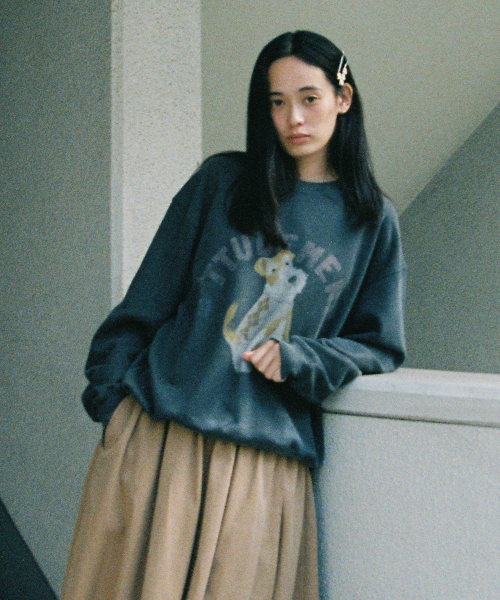TTUDEMENT(トュードメント)の「ENGLISH DOG GRAPHIC SWEATSHIRT_CHARCOAL(スウェット・レディース・その他・FREE)」の4枚目の写真