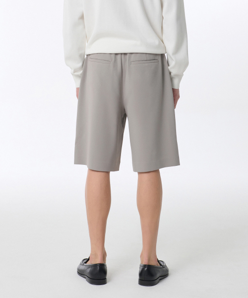 MUSINSA STANDARD（ムシンサスタンダード）の「クレープワンタックワイドバンディングショーツ[ライトウォームグレー]（その他パンツ・メンズ・その他・30/26/28/40/38/42/36/34/32）」の2枚目の写真