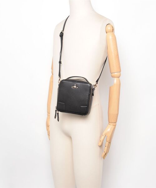 Vivienne Westwood MAN（ヴィヴィアンウエストウッドマン）の「EXECUTIVE LEATHER SQUARE CROSSBODY（ショルダーバッグ・メンズ・ブラック・FREE）」の5枚目の写真