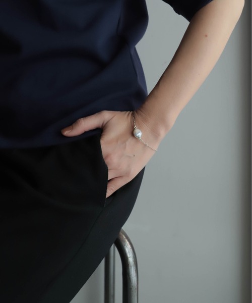 rapiecage（ラピエサージュ）の「淡水パールフレームチェーンブレスGC（ブレスレット・レディース・キナリ・FREE）」の2枚目の写真