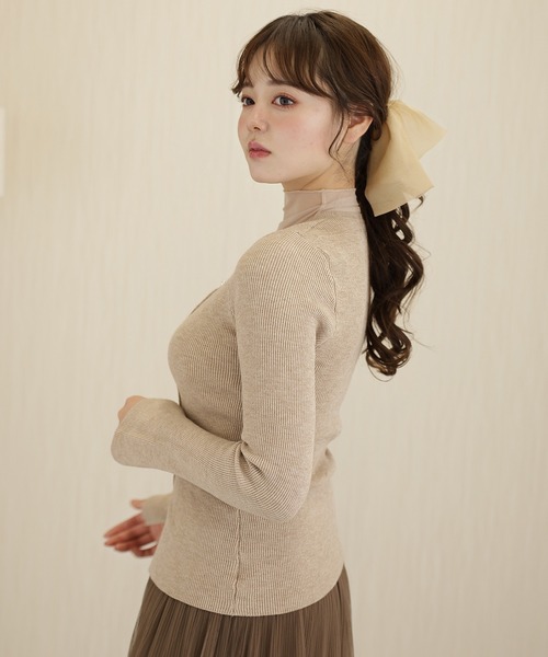 Lace Ladies(レースレディース)の「ハイネック シアー パールボタン ドッキング リブ ニット トップス(ニット/セーター・レディース・アイボリー/ブラック/グレイッシュベージュ/ラベンダー・FREE)」の19枚目の写真