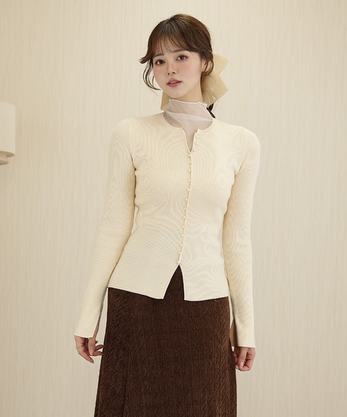 Lace Ladies(レースレディース)の「ハイネック シアー パールボタン ドッキング リブ ニット トップス(ニット/セーター・レディース・アイボリー/ブラック/グレイッシュベージュ/ラベンダー・FREE)」の6枚目の写真