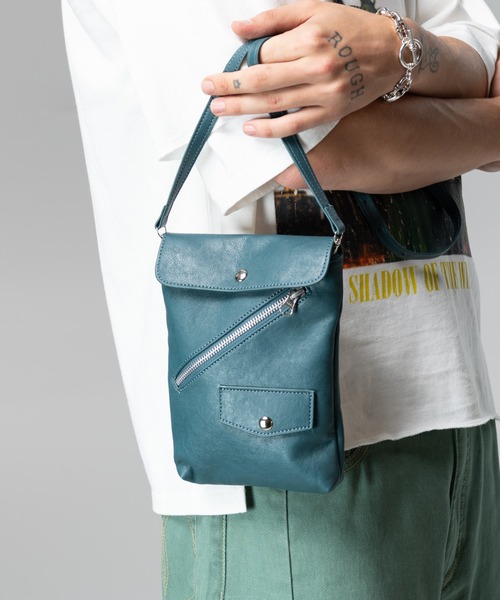 glamb（グラム）の「Riders Sacoche Bag / ライダースサコッシュバッグ（ショルダーバッグ・メンズ・ブラック/ブルー/シルバー・FREE）」の10枚目の写真