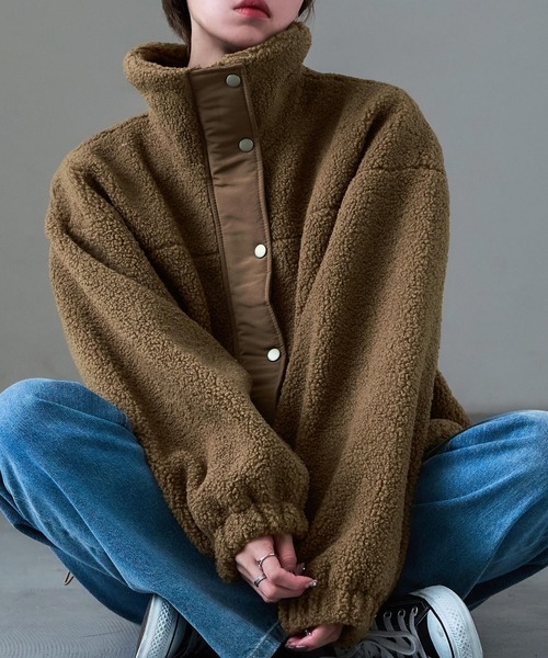 Fashion Letter(ファッションレター)の「スタンドカラー オーバーサイズ ボアブルゾン(ダウンジャケット/コート・レディース・アイボリー/ブラック/モカ・M)」の3枚目の写真