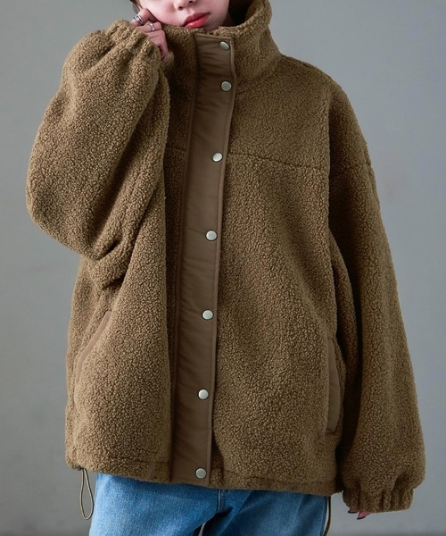 Fashion Letter(ファッションレター)の「スタンドカラー オーバーサイズ ボアブルゾン(ダウンジャケット/コート・レディース・アイボリー/ブラック/モカ・M)」の8枚目の写真