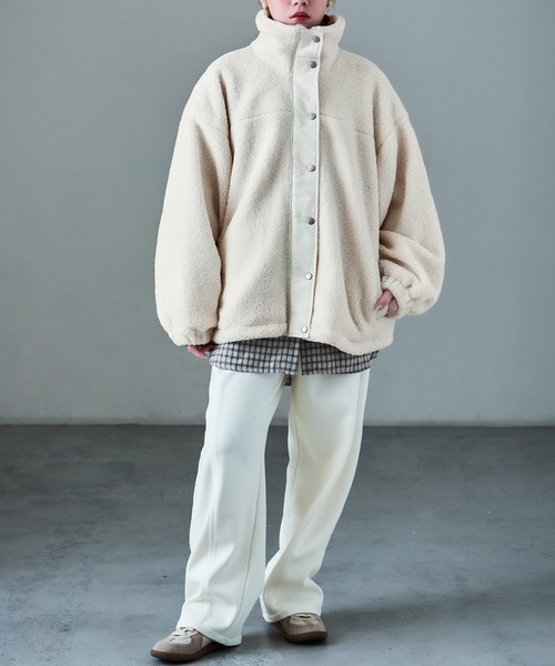 Fashion Letter(ファッションレター)の「スタンドカラー オーバーサイズ ボアブルゾン(ダウンジャケット/コート・レディース・アイボリー/ブラック/モカ・M)」の21枚目の写真