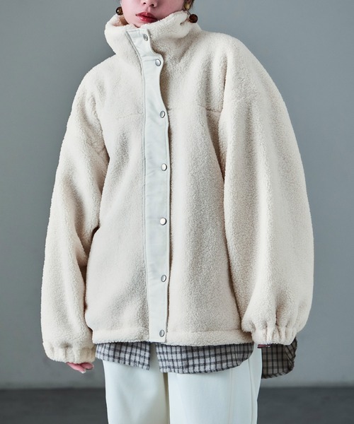 Fashion Letter(ファッションレター)の「スタンドカラー オーバーサイズ ボアブルゾン(ダウンジャケット/コート・レディース・アイボリー/ブラック/モカ・M)」の22枚目の写真