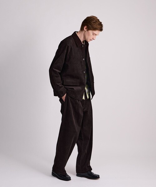 Saturdays NYC(サタデーズ ニューヨークシティ )の「George Corduroy Wide Two Tuck Pants(その他パンツ・メンズ・ダークブラウン・L/M/S/X-SMALL)」の3枚目の写真