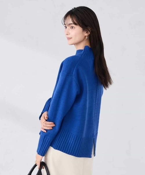 a.v.v(アーヴェヴェ)の「【WEB限定】クロップドバックスリットニット(ニット/セーター・レディース・クリーム/ブルー/チャコールグレー/アイボリー/レッド・36/40/38/42)」の20枚目の写真