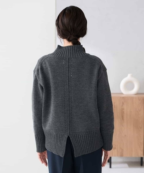 a.v.v（アーヴェヴェ）の「【WEB限定】クロップドバックスリットニット（ニット/セーター・レディース・クリーム/ブルー/チャコールグレー/アイボリー/レッド・36/40/38/42）」の20枚目の写真