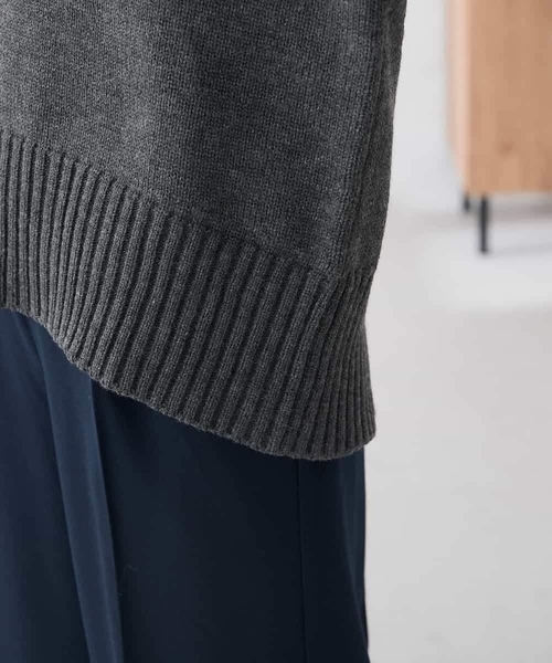 a.v.v（アーヴェヴェ）の「【WEB限定】クロップドバックスリットニット（ニット/セーター・レディース・クリーム/ブルー/チャコールグレー/アイボリー/レッド・36/40/38/42）」の11枚目の写真