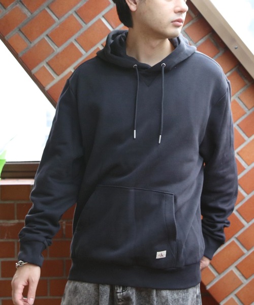 Calvin Klein(カルバン・クライン)の「Calvin Klein ワンポイント裏起毛パーカー(パーカー・メンズ・ブラック・X-LARGE/MEDIUM/LARGE)」の12枚目の写真