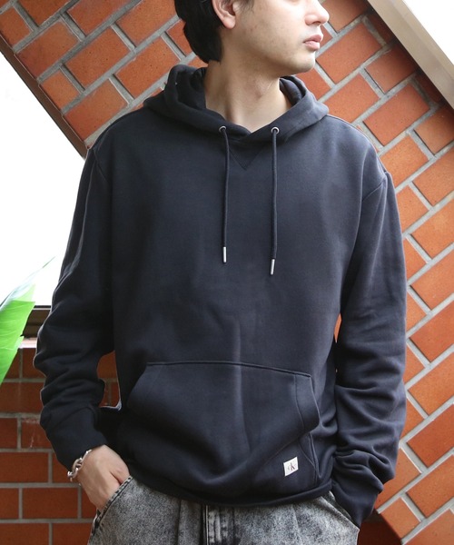 Calvin Klein(カルバン・クライン)の「Calvin Klein ワンポイント裏起毛パーカー(パーカー・メンズ・ブラック・X-LARGE/MEDIUM/LARGE)」の13枚目の写真