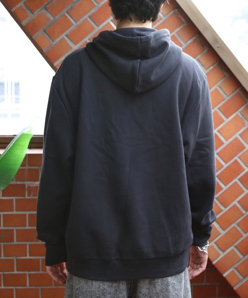 Calvin Klein(カルバン・クライン)の「Calvin Klein ワンポイント裏起毛パーカー(パーカー・メンズ・ブラック・X-LARGE/MEDIUM/LARGE)」の3枚目の写真