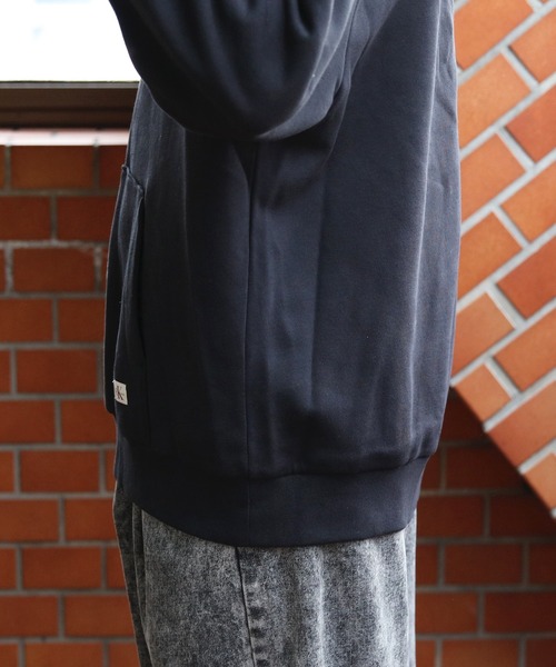 Calvin Klein(カルバン・クライン)の「Calvin Klein ワンポイント裏起毛パーカー(パーカー・メンズ・ブラック・X-LARGE/MEDIUM/LARGE)」の5枚目の写真