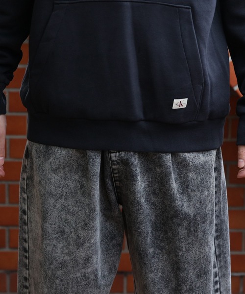 Calvin Klein(カルバン・クライン)の「Calvin Klein ワンポイント裏起毛パーカー(パーカー・メンズ・ブラック・X-LARGE/MEDIUM/LARGE)」の10枚目の写真