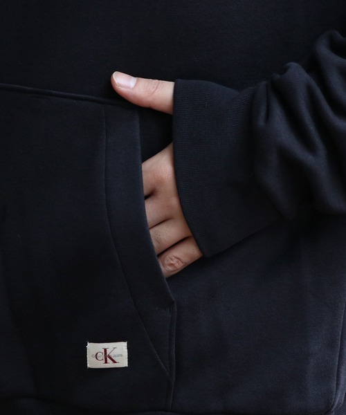 Calvin Klein(カルバン・クライン)の「Calvin Klein ワンポイント裏起毛パーカー(パーカー・メンズ・ブラック・X-LARGE/MEDIUM/LARGE)」の22枚目の写真