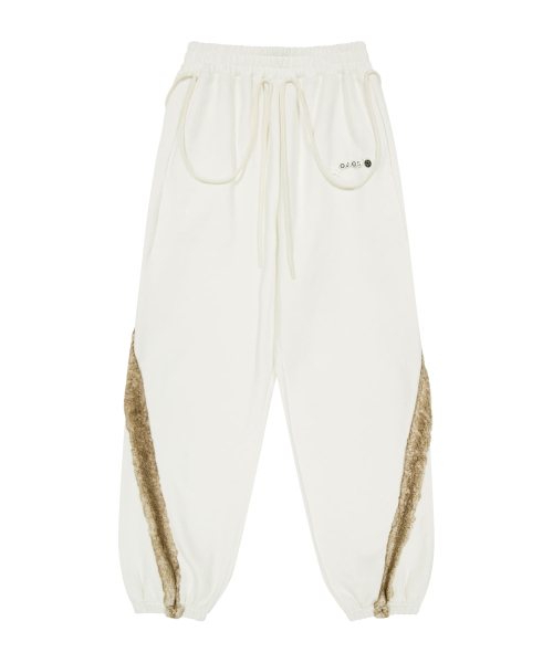OJOS(オホス)の「Side Fur Trim Sweatpants / Ivory(スウェットパンツ・レディース・その他・1/2/3)」の2枚目の写真