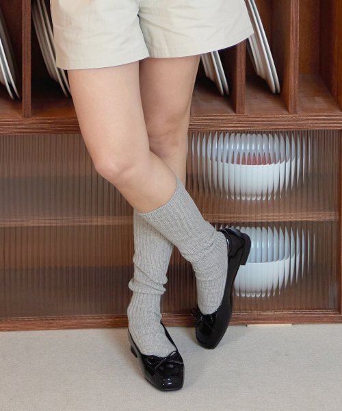 CESTI(セスティ)の「エナメルリボントウフラットシューズ (ブラック)(バレエシューズ・レディース・ブラック・24cm/22.5cm/23cm/23.5cm/24.5cm/25cm)」の3枚目の写真