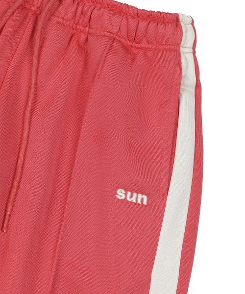 SUNDAY FRUIT MARKET（サンデーフルーツマーケット）の「SUNDAY JERSEY TRACK PANT RED（スウェットパンツ・メンズ・その他・LARGE/SMALL/MEDIUM）」の2枚目の写真